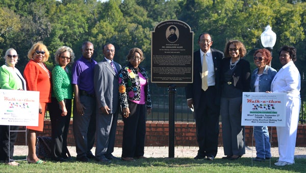 Members of Links, Inc. and Selma Mayor George Evans joined members of Dr. Geraldine Williams Allen’s family Tuesday to unveil a bronze plaque honoring the late Selma City Council president.  Evans, Tuesday night, read a proclamation, making Saturday Dr. Geraldine Williams Allen Day in Selma.