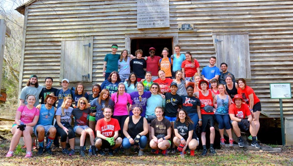  group of more than 40 Illinois State University students visited Selma earlier this week to help Kenan’s Mill prepare for the upcoming Historic Selma Pilgrimage. 