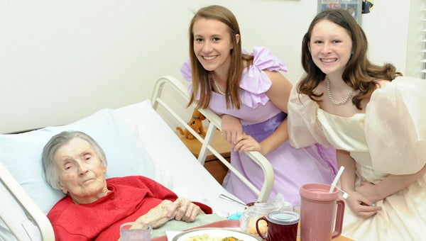 Kenzie Horton and Colleen Jones talk with Warren Manor Nursing Home resident Myrtis Kohler.